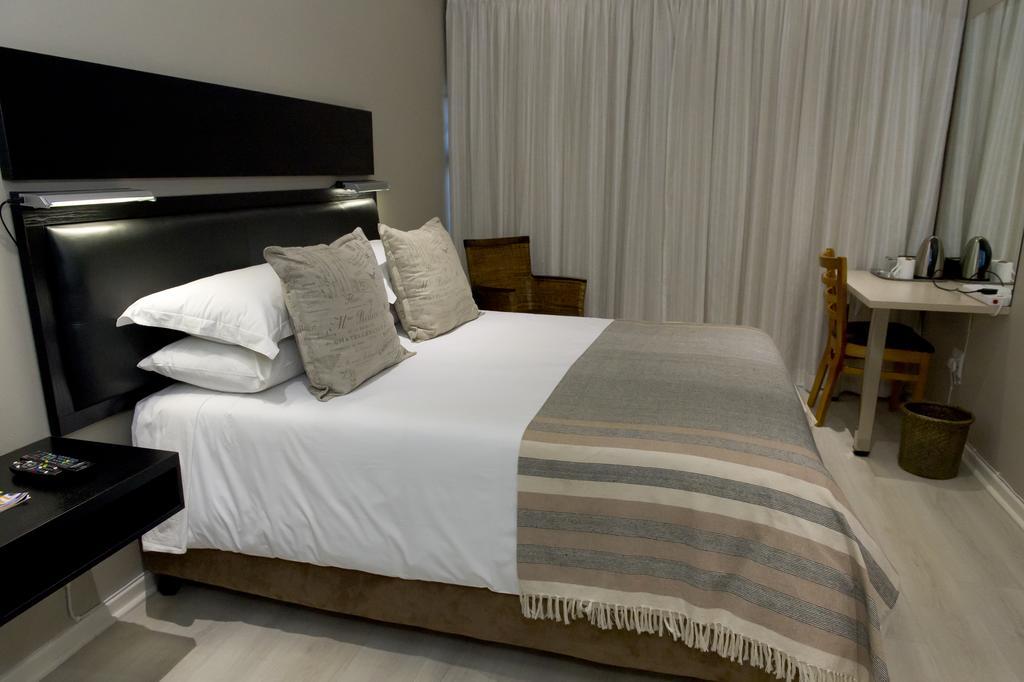 The Suburban Guest House بلومفونتين الغرفة الصورة