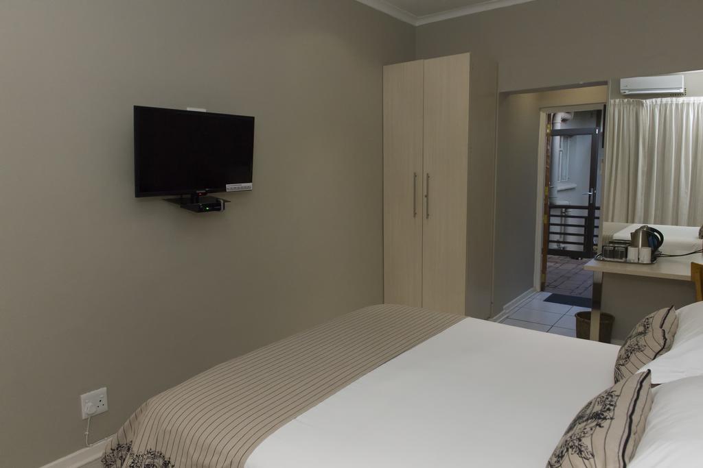 The Suburban Guest House بلومفونتين الغرفة الصورة
