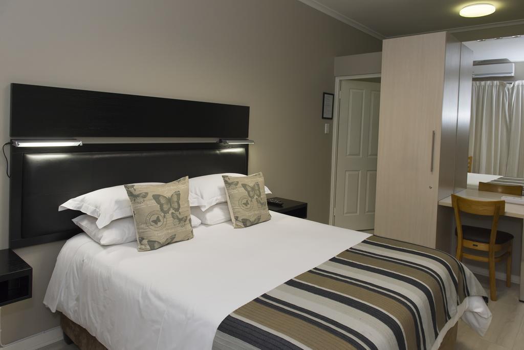 The Suburban Guest House بلومفونتين الغرفة الصورة