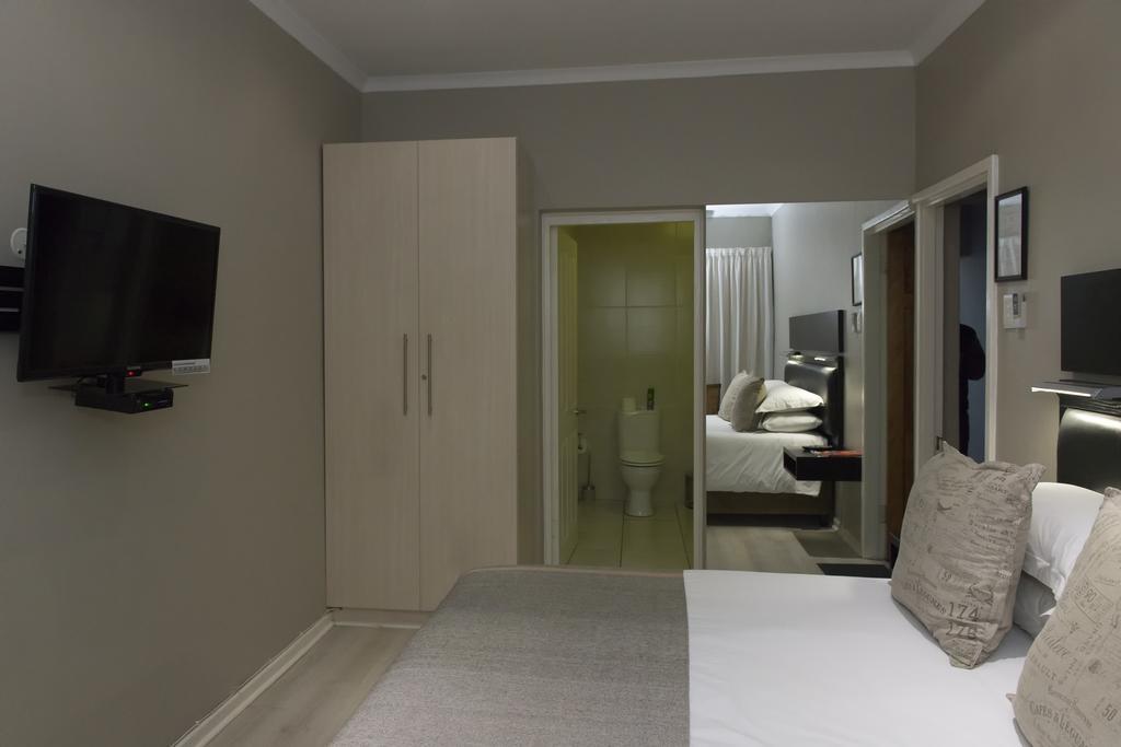 The Suburban Guest House بلومفونتين الغرفة الصورة