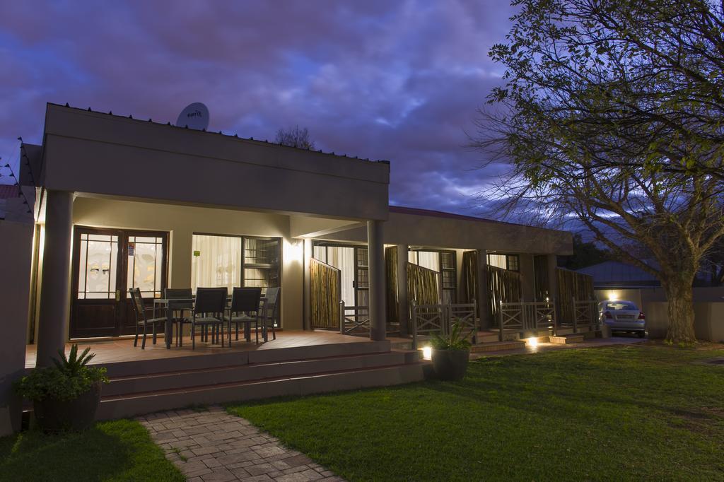 The Suburban Guest House بلومفونتين المظهر الخارجي الصورة